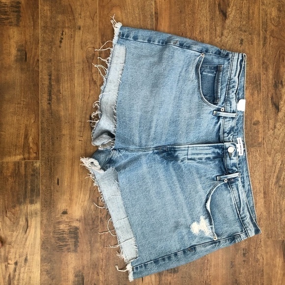 𝅺***NWT*** GOOD AMERICAN Good '90s Denim Shorts - Picture 8 of 13